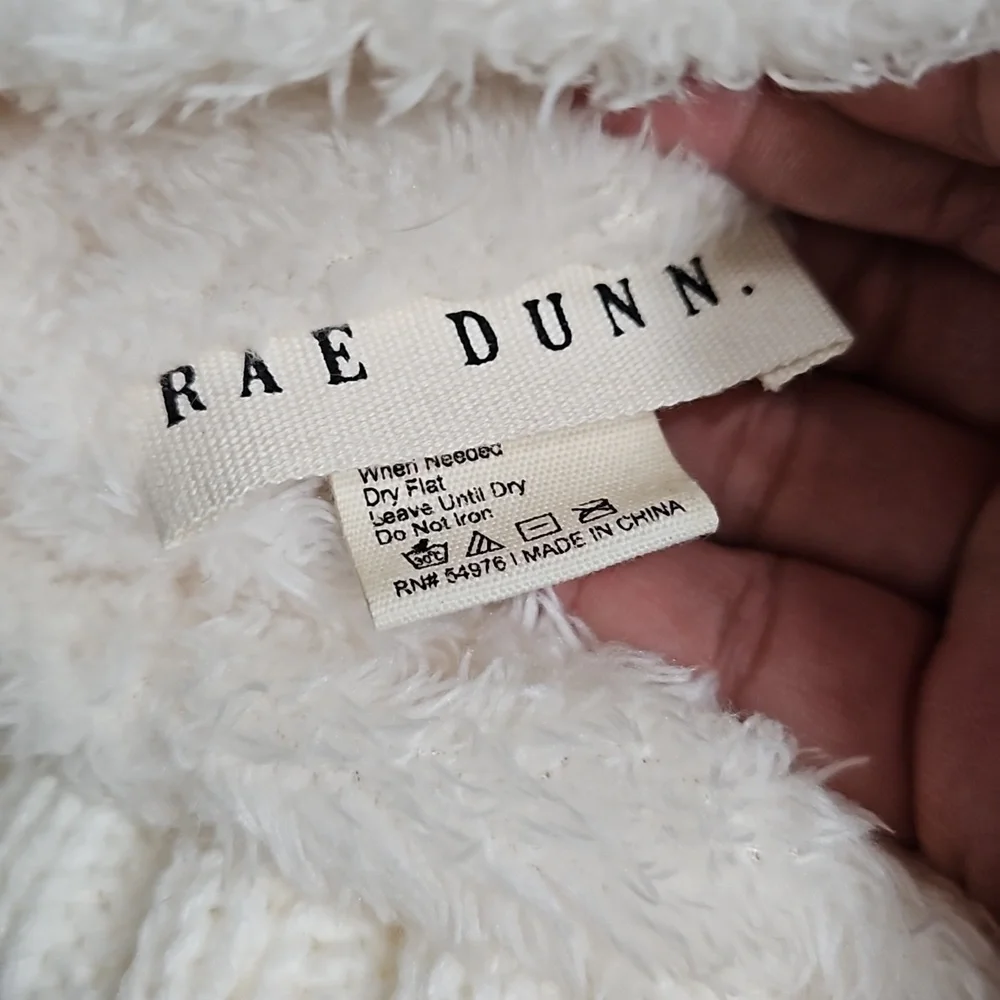 NWT Rae Dunn for David & Young cozy cream adult knit beanie with gray furry Pom